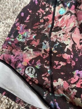 lululemon hotty hots Black Pink Floral Athletic Shorts size 8
